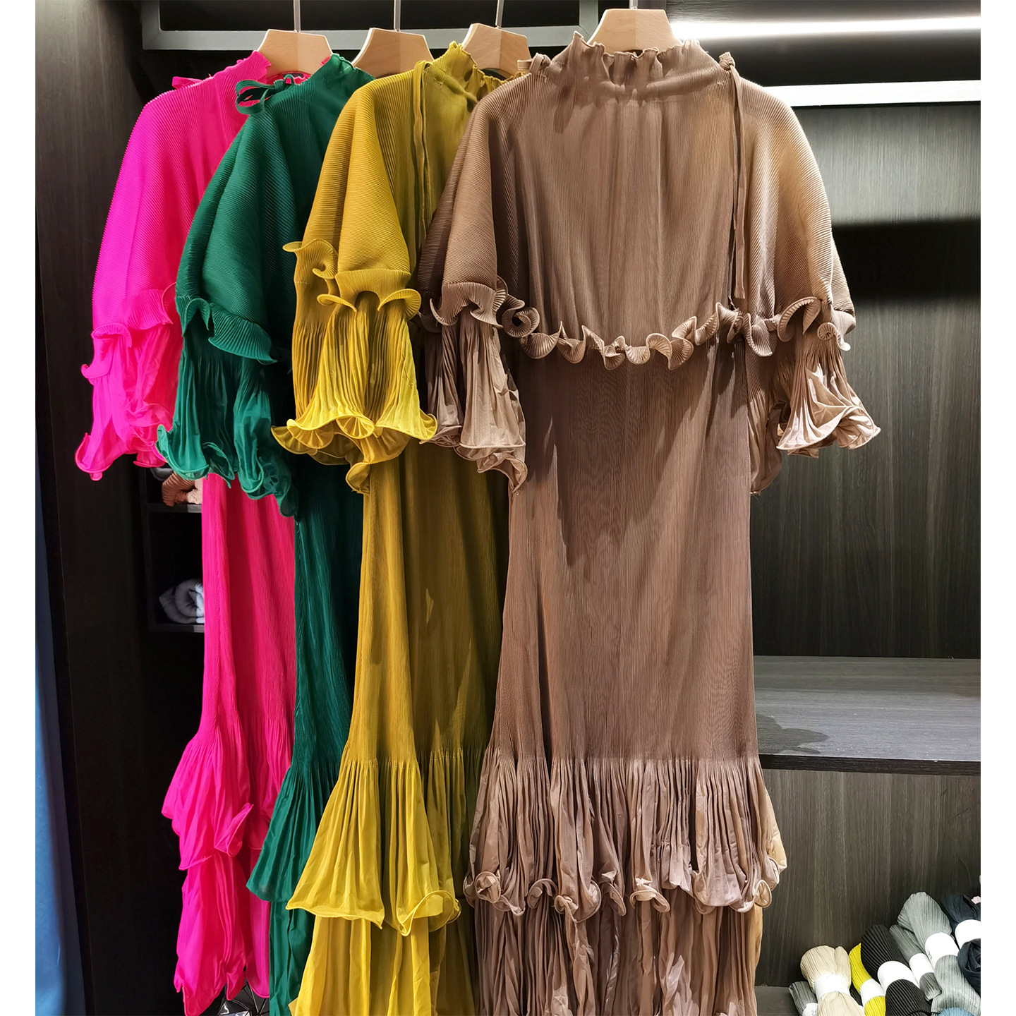 Miyake Spring Collection: Ruff - Vintage Collectible Bells recension och pris