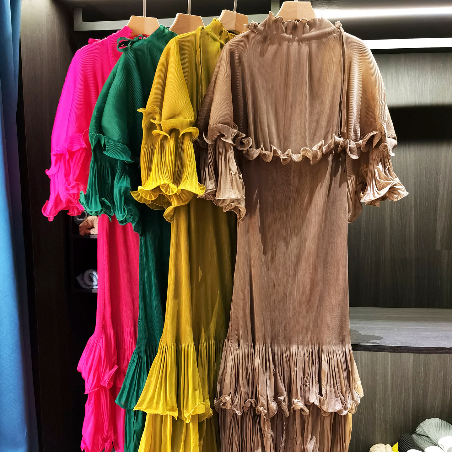 Miyake Spring Collection: Ruff - Vintage Collectible Bells recension och pris