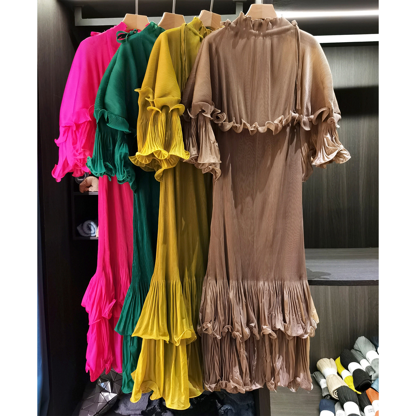 Miyake Spring Collection: Ruff - Vintage Collectible Bells recension och pris
