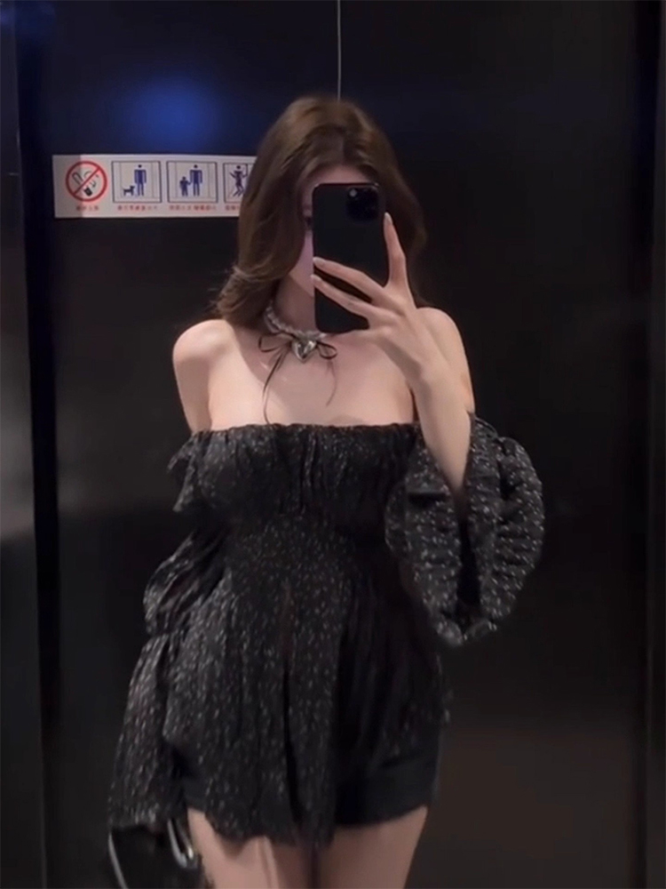 Black Bell Sleeve Top And High - Vintage Collectible Bells recension och pris