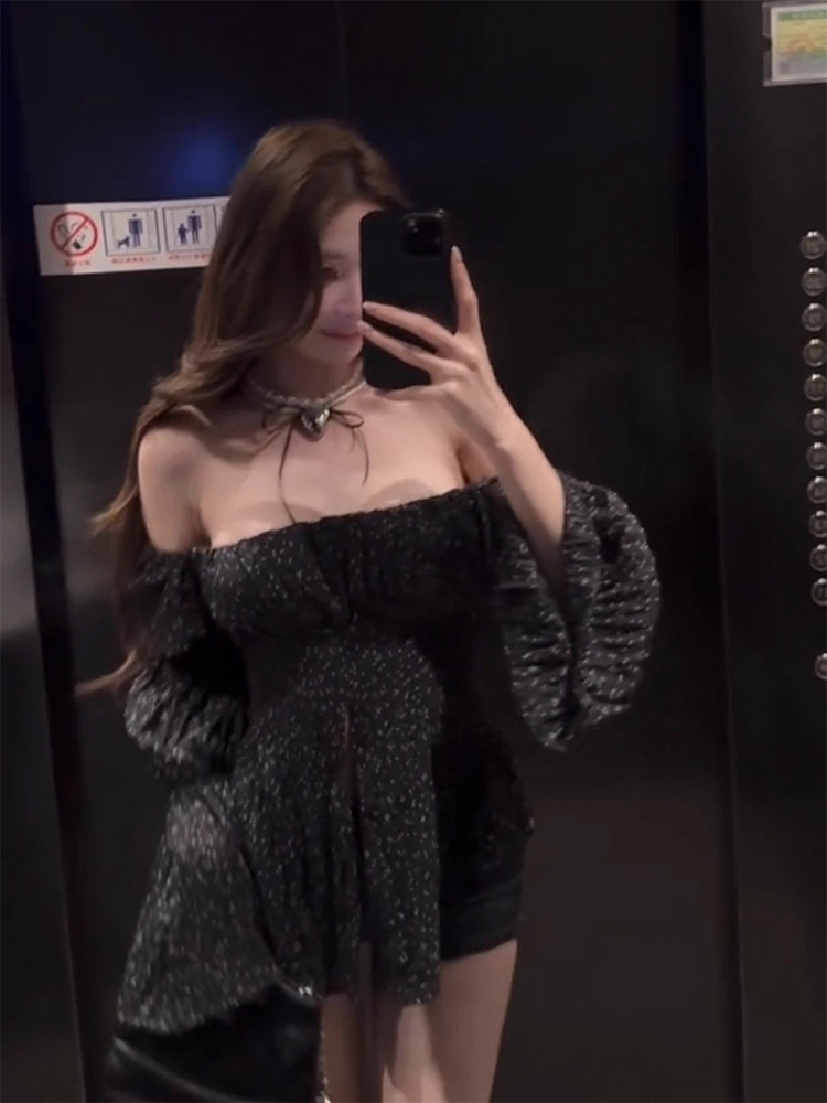 Black Bell Sleeve Top And High - Vintage Collectible Bells recension och pris
